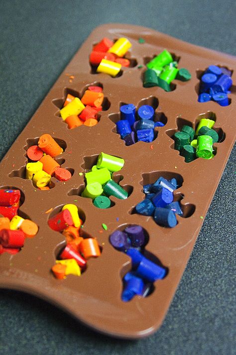 Dinosaur Crayons, Pinata Diy, Dinosaur Party Favors, Dinosaur Themed Birthday Party, Dino Birthday Party, Broken Crayons, Dino Birthday, Dino Party, Dinosaur Birthday Party