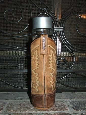 A family friend made this!! So Awesome!!!!! Reused my son's cowboy boots to cover my glass Voss bottle! ...handy carrying handles, CHECK! Recycle Cowboy Boots, Repurpose Cowboy Boots, Repurposed Cowboy Boots, Cowboy Boot Crafts, Old Cowboy Boots, Western Bags, Boot Purse, Cowboy Boot Purse, Leather Working Patterns