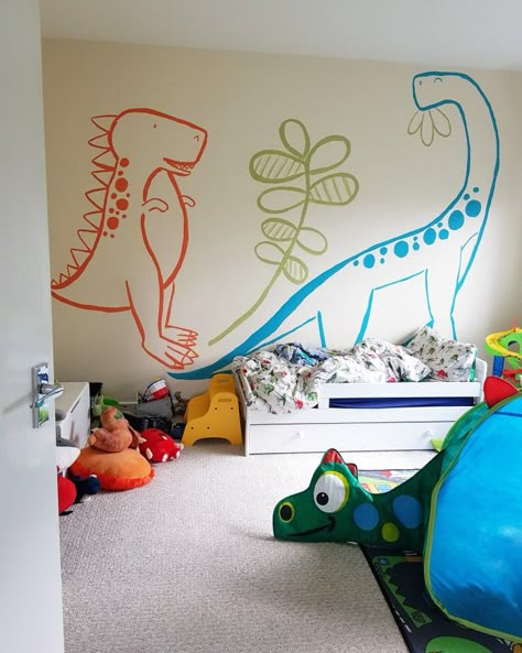 Dinosaurs painted on toddler bedroom wall Dino Wall Painting, Dinosaur Wall Paint, Dinosaur Wall Painting, Dinosaur Wall Mural, Dinosaur Bedroom Wall, Toddler Bedroom Wall, Dinosaur Mural, Kids Bedroom Paint, Animal Wall Mural