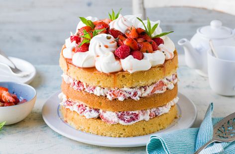 This Eton mess layered sponge cake, topped with cream, berries and meringue, is the ultimate summer showstopper. See more cake recipes at Tesco Real Food. Eton Mess Cake, Nursing Cake, Online Cake Delivery, Tesco Real Food, Eton Mess, Best Cake Recipes, Summer Dessert Recipes, Cake Delivery, Food Cakes