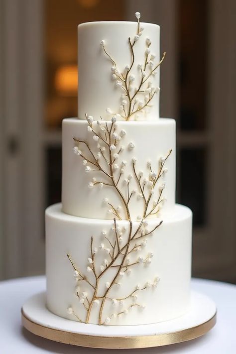 24 Winter Wedding Cake Ideas That'll Make Your Special Day Winter Theme Wedding Decorations, Wedding Cake Silver, Winter Wedding Cake Ideas, Cake Paper Craft, Winter Wonderland Wedding Cakes, Wedding Cake Simple Elegant, Winter Cakes, Gold Winter Wedding, Christmas Wedding Cakes