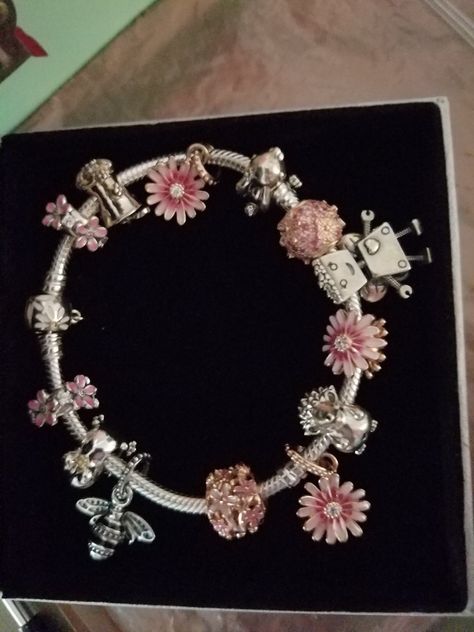 Daisy garden Pandora Inspiration, Jewelry Fashion Trends, Pandora Charms, Pandora Charm Bracelet, Daisy, Fashion Jewelry, Charm Bracelet, Fashion Trends