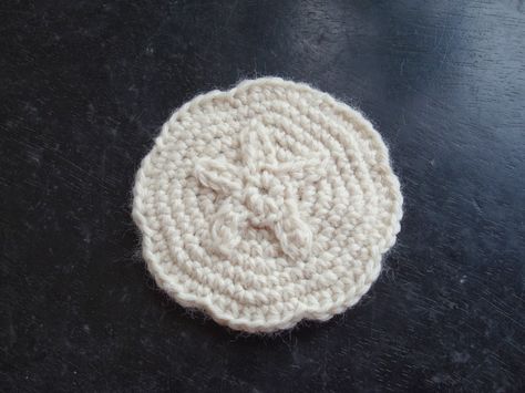 Crochet Sand Dollar, Collecting Shells, Beach Crochet, Crochet Fish, Freeform Crochet, Crochet Animal Patterns, Crochet Free, Crochet Applique, Applique Patterns