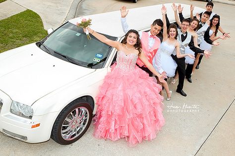 Quince Picture Ideas, Quinceanera Court, Sweet 15 Ideas, Quince Pictures, Quinceanera Pictures, Sweet 15 Party Ideas, Quinceanera Collection, Quinceanera Photoshoot, Sweet 16 Photos