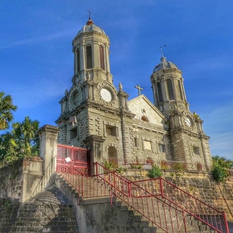 Discover Antigua and Barbuda! 🌴 Did you know that Antigua and Barbuda is a twin-island nation nestled between the Atlantic Ocean and the Caribbean Sea? With its stunning white sandy beaches and crystal-clear waters, it's a paradise waiting to be explored! 🏝️ Antigua and Barbuda's capital city, St. John’s, is not only the largest port in the nation but also a vibrant hub of culture and history. The nation's climate is tropical, characterized by hot and humid conditions year-round. The cool, ... Antigua And Barbuda Aesthetic, Swimming With Stingrays, Famous Structures, Hot And Humid, Saint John, Antigua And Barbuda, Caribbean Sea, Environment Design, Crystal Clear Water