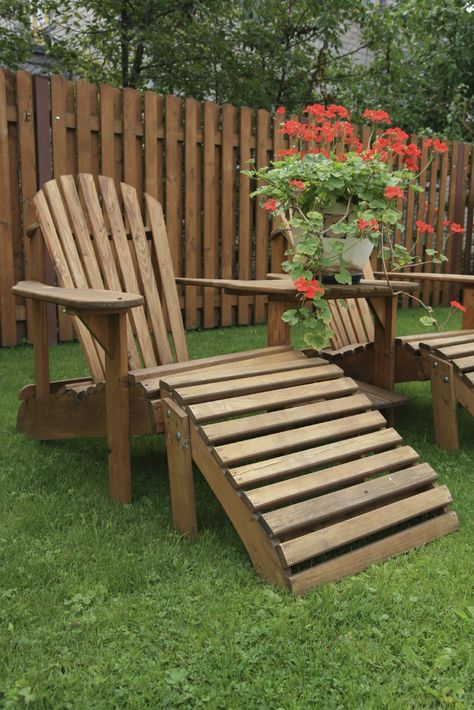 How to clean outdoor furniture Lawn Furniture Ideas, Wooden Lawn Chairs, Clean Outdoor Furniture, Clean Furniture, Wooden Outdoor Furniture, Rustic Fence, Outdoor Wood Furniture, Pallet Patio, Lawn Chair