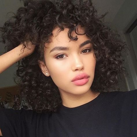 MOVED no Twitter: "isabella peschardt is the most beautiful woman i have ever seen https://t.co/Wn1cjhveXr" / Twitter Isabella Peschardt, Curly Hair Inspiration, Short Curly Hair, Curly Girl, Curly Hair Styles Naturally, Naturally Curly, Hair Looks, Hair Hacks, Hair Goals