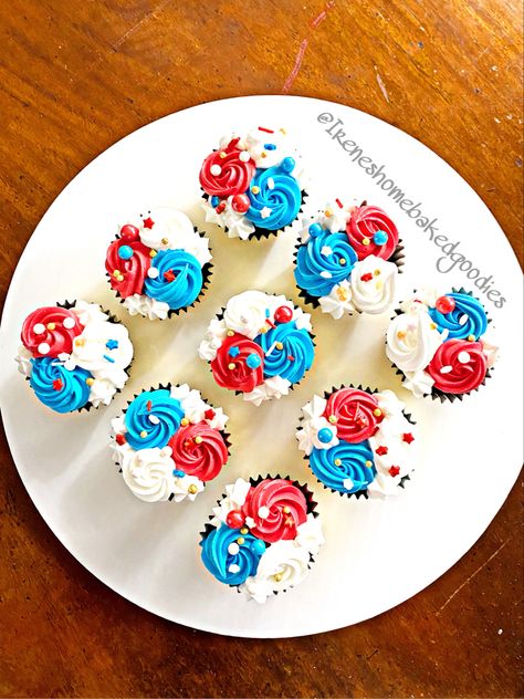 Baseball Cupcakes, Red Cupcakes, Colorful Cupcakes, Ice Cream Floats, Cupcake Designs, Cupcake Ideas, Mini Cupcakes, Junk Food, Cake Ideas