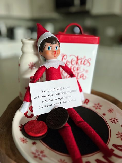 Elf on the shelf ideas Oreo Ideas, Snowman Costume, Elf On The Shelf Ideas, Shelf Ideas, On The Shelf, Elf On The Shelf, Oreo, Elf, Shelves