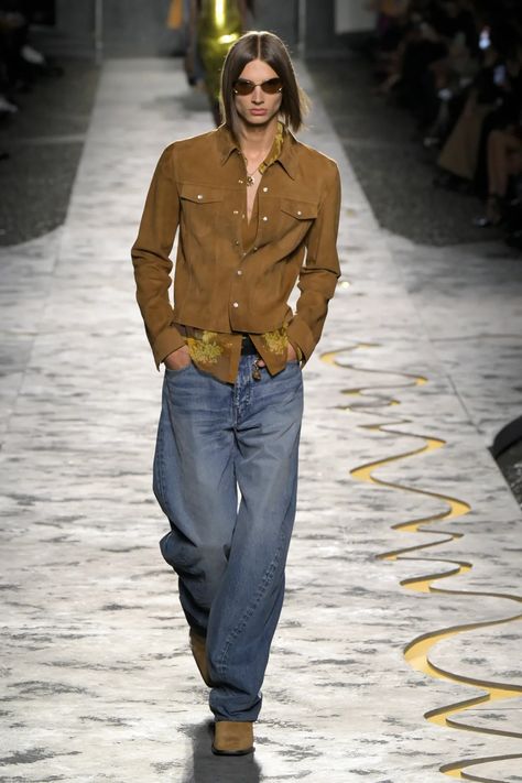 Versace Spring 2025 Ready-To-Wear Collection [PHOTOS] Jeans On Jeans Outfit, Clashing Prints, Suede Outfit, Jeans Outfit Men, Versace Spring, 90s Runway Fashion, Spring Outfits Men, Spring 2025, Mens Fashion Inspiration