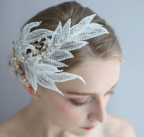 Ballerina Hair Accessories, Bridal Crafts, Swan Lake Costumes, Chinese Wedding Favors, Swan Party, Ballerina Hair, Ballet Headpieces, Short Bridal Hair, Barbie Swan Lake