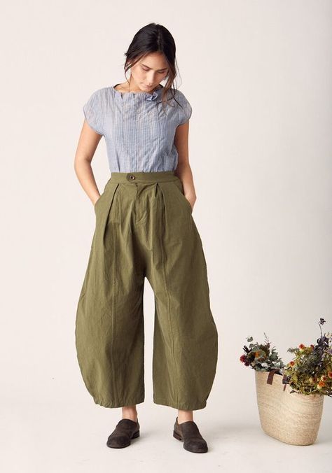 Well helpful seller well packed and original product. I recommend the purchase of the product. I nominate for others. Arthur Pants, Sew Liberated, Japanese Pants, Trousers Pattern, Balloon Pants, Pants Sewing Pattern, Womens Sewing Patterns, Sewing Blogs, French Seam