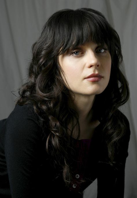 Zooey Deschanel Elf, Zooey Deschanel Hair, Zooey Deschanel Style, Emily Deschanel, Email Id, Zooey Deschanel, Life Facts, New Girl, Net Worth