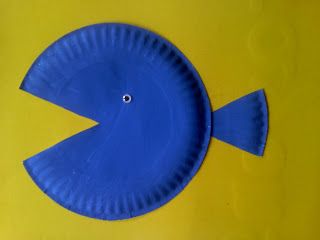 Fish from a paper plate and nothing was wasted! Add colored metallic paper, a la Rainbow Fish, after reading the book. Add a craft stick and it's a puppet! Love it! Fish Crafts For Preschoolers, Paper Plate Fish, The Rainbow Fish, Summer Preschool Crafts, Fish Craft, Crafts For Preschoolers, Preschool Projects, Church Nursery, Blue Crafts