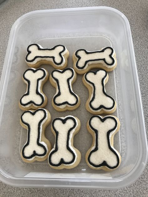 Dog bone sugar cookies (for humans) Bone Cookies, Dog Bone Cookies, Pet Snacks, Body Bones, Natural Dog Treats, Cookies For Kids, Cake Business, Cut Out Cookies, Shaped Cookie