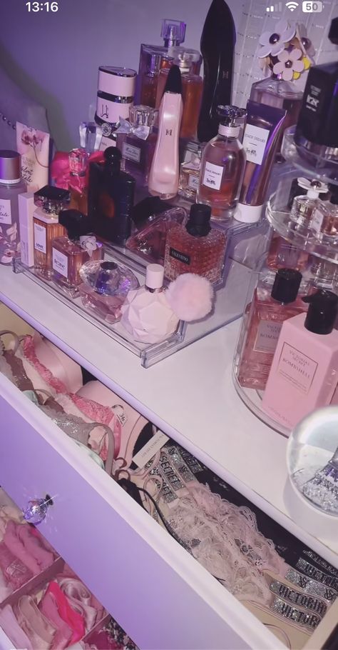 Sugar Babe Aesthetic, Vanity Organization Ideas, Room Organisation, Luxury Room Bedroom, Pink Lifestyle, Girly Room, Perfume Lover, Bath And Body Care, Pink Girly Things