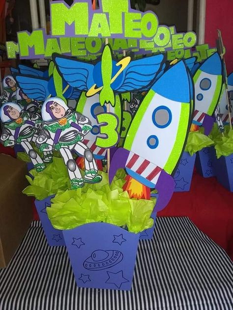 Buzz Lightyear Table Centerpiece, Buzz Light Year Centerpieces, Buzz Lightyear Centerpieces, Woody Party, Buzz Lightyear Birthday Party, Fiesta Bluey, Buzz Lightyear Party, Buzz Lightyear Birthday, Toy Story Birthday Party