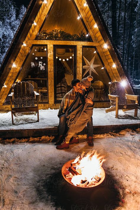 Winter Romance, Winter Fire, Christmas Getaways, Winter Couple, Minimalist Winter, Resort Architecture, Christmas Romance, Romantic Couple Images, Romantic Christmas