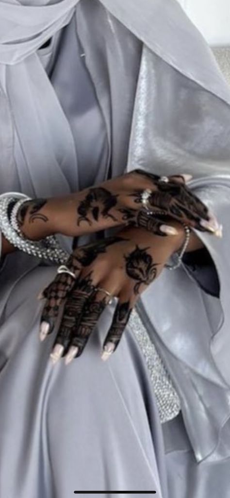 African Henna, Henna Inspo, Pretty Henna, Henna Tattoo Hand, Pretty Henna Designs, Tattoo Hand, Mehndi Art, Henna Mehndi, African Culture