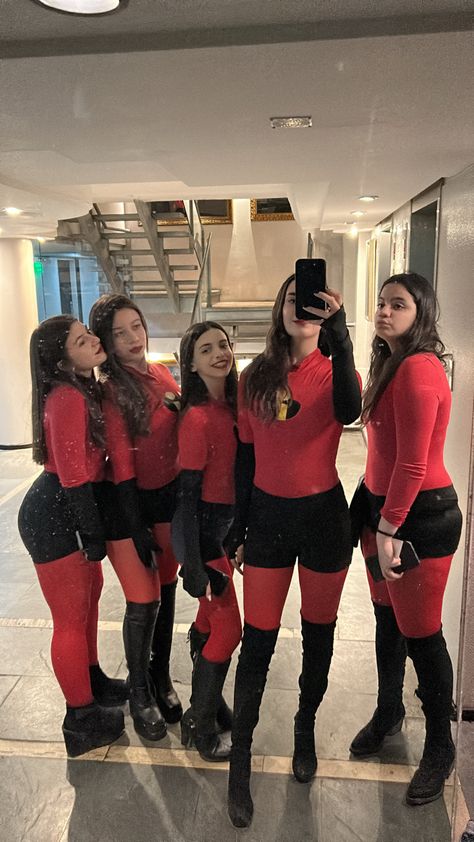 Fantasia Halloween Grupo, Carnival Outfit Ideas, Incredibles Costume, Violet Parr, Halloween Costumes For Couples, Modern Disney, Halloween Costumes For Teens, Fantasias Halloween, Barbie Dream