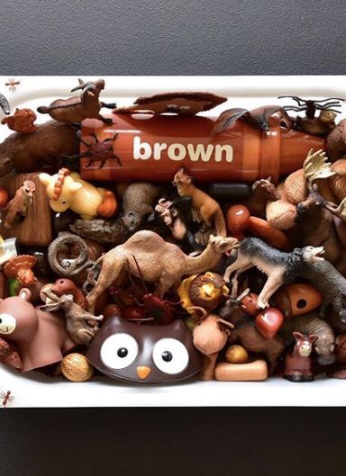 brown sensory bin Brown Sensory Bin, Craft Calendar, Sensory Basket, Activities For One Year Olds, Infant Sensory Activities, Preschool Fall, Infant Classroom, November Activities, Five Little Monkeys