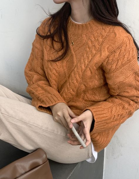 Orange Sweater Outfit Aesthetic, Korean Orange Outfit, Orange Knit Sweater Outfit, Orange Winter Outfit, Orange Cardigan Outfit, Dream Doctor, Orange Sweater Outfit, Thea Sisters, Cardigan Outfit Aesthetic