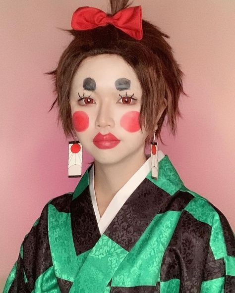 Tanjiro Makeup, Demon Slayer Makeup, Custome Ideas, Tanjiro Cosplay, Creepypasta Cosplay, Anime Cosplay Makeup, Anime Makeup, Snk Cosplay, 80s And 90s Fashion