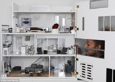 I like this doll house better than my house...it's kinda depressing. Modern Dolls House, Zero Energy, Mini Moderns, Dolls House Interiors, Barbie Doll House, Furniture Table, Modern Dollhouse, Barbie House, Miniature Houses