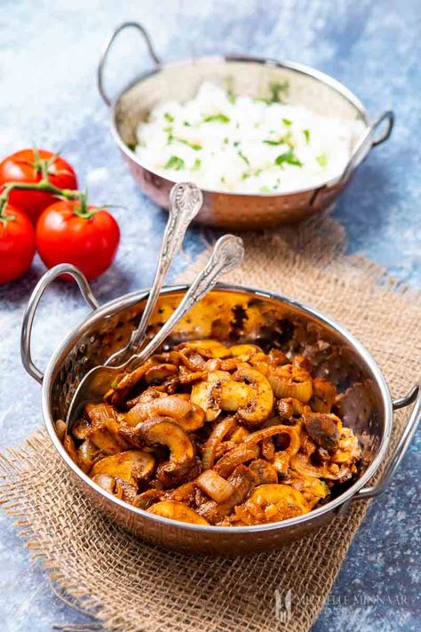 Learn how to make this irresistible mushroom bhaji recipe which is perfect for vegetarians and vegans. It's made with mushrooms and Indian spices, sauteed in one pot, making it a flavourful Indian meal. | how to make mushroom bhaji | cauliflower and mushroom bhaji | mushroom bhaji recipe | #mushroom #indianfood Mushroom Bhaji, Recipe Mushroom, Cauliflower Mushroom, Indian Meal, Veg Restaurant, Pot Making, Bhaji Recipe, Savory Salads, Vegetable Curry