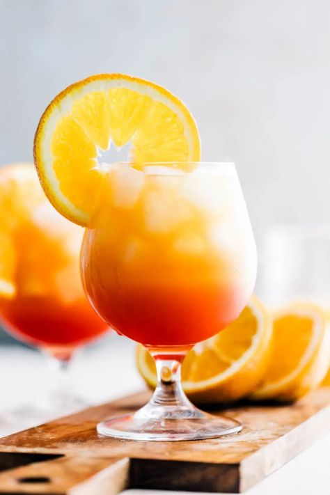 Sunrise Drink, Vodka Sunrise, Orange Juice And Vodka, Sunrise Cocktail, Orange Vodka, Cranberry Juice Cocktail, Drinks Smoothies, Mimosa Recipe, Orange Cocktails