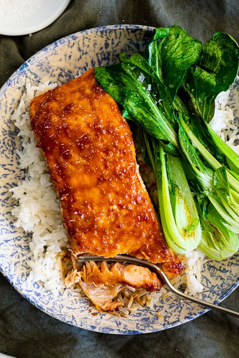 Miso Soy Glazed Salmon, Salmon For One, Miso Salmon Recipe, Miso Glazed Salmon, Best Salmon Recipe, Miso Salmon, Salmon Soy Sauce, Honey Salmon, Easy Salmon Recipes