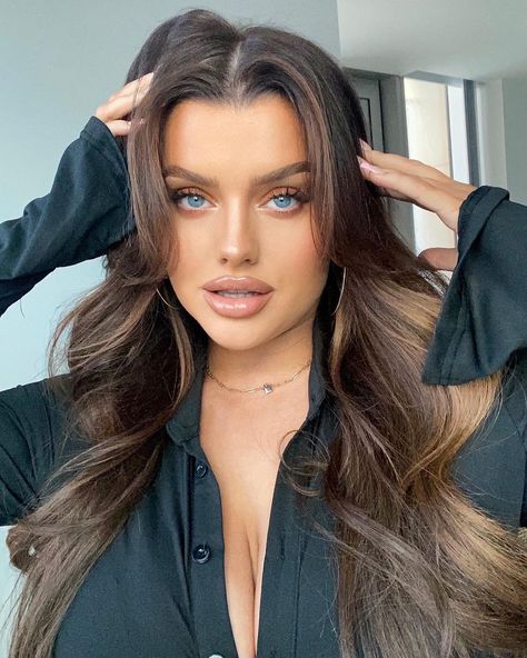 RACH 🍒 LEARY’s Instagram post: “she got bangs 💇🏽‍♀️ . felt like doing something different with my cut & im obsessed 🥺 @philippanolan_hairstylist you ALWAYS kill it!!!!!!…” Rachel Leary, Tape Hair Extensions, Hair Up Or Down, Beauty Works, European Hair, 100 Remy Human Hair, Remy Human Hair Extensions, Tape In Hair Extensions, Hair Strand