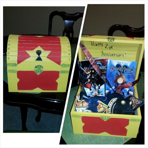 DIY Kingdom Hearts Treasure Chest! Made this for my boyfriend for our 2yr Anniversary! Heart Diy Crafts, Heart Themed Wedding, Jurassic Park Party, Drawing Ideas List, Heart Diy, Kingdom Heart, Heart Party, Diy Cans, Diy Picture