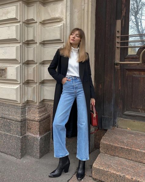 Liza Rudkevich, Effortless Chic Outfits, Be A Minimalist, Content Creating, Fall Fashions, Daily Fashion Inspiration, Warm Sweater, Looks Street Style, Straight Trousers