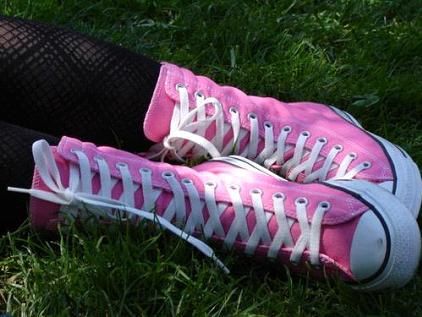 Pink Converse Pink Knee High Converse, Scene Converse, Pink Scenecore, Pink 2000s Aesthetic, Tatuaje Hello Kitty, Pink Chucks, Knee High Converse, High Converse, Converse Chucks