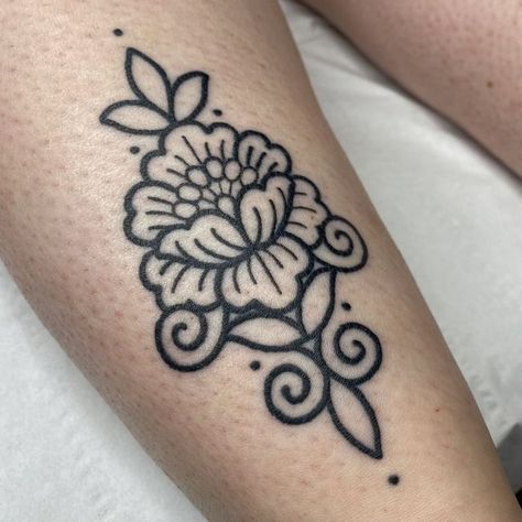 Nouveau Tattoo, Traditional Tattoo Design, Floral Ornament, Classic Tattoo, Line Work Tattoo, Henna Tattoo Designs, Pattern Tattoo, Ankle Tattoo, Simplistic Tattoos