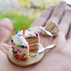 Miniature Polymer Birthday Cake: 8 Steps (with Pictures) Tiny Clay Things, Clay Keychain Ideas, Mini Birthday Cakes, Liquid Polymer Clay, Polymer Clay Cake, Clay Cake, Miniature Polymer Clay, Mini Clay, Miniature Pottery