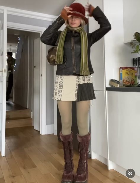 Autumn Outfits Knee High Boots, Olive Green Tights Outfit, Knee Tights Outfit, Knee High Tights Outfit, Tall Lace Up Boots Outfit, Plateau Boots Outfit, Bug Tights Outfit, Light Tan Boots Outfit, Brown Platform Boots Outfit