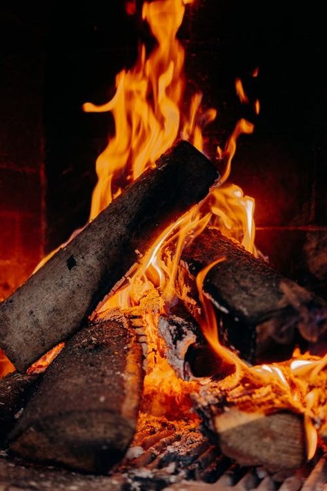 Fire room And place Lazy Witch, Winter Solstice Traditions, Fire Log, Spring Crops, Log Fire, Log Fires, Close Up Photography, Winter Solstice, Back In The Day