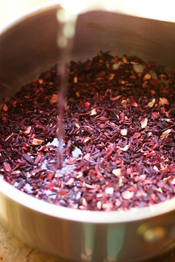 How to Make Your Own Hibiscus Syrup – LearningHerbs Hibiscus Recipe, Hibiscus Flower Tea, Hibiscus Syrup, Dried Hibiscus Flowers, Homemade Syrup, Herbal Drinks, Hibiscus Tea, Tea Benefits, Syrup Recipe