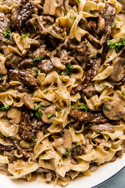 Beef Stroganoff Sauce, Creamy Beef Stroganoff Recipe, Crock Pot Stroganoff, Steak Stroganoff, Classic Beef Stroganoff Recipe, Stroganoff Beef, Beef Stroganoff Crockpot, Beef Stroganoff Easy, Slow Cooker Beef Stroganoff