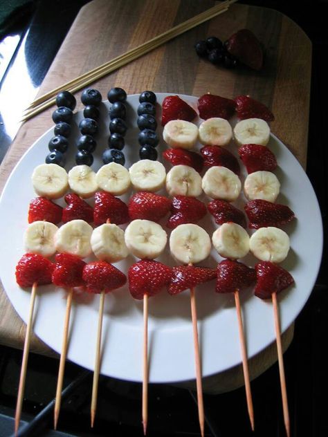 Fun 4th of July Yummies!!!!! Party Skewers, Party Fruit, Fruit Kebabs, Patriotic Food, Nutrition Activities, Fresh Fruit Recipes, Fruit Skewers, Fruit Kabobs, Fourth Of July Food