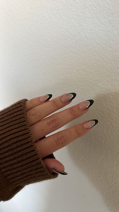 Almond French Tip Nails, Almond French Tip, Sliver Nails, Molde F1, Concert Nails, Flag Nails, Hoco Nails, Subtle Nails, Fall Acrylic Nails