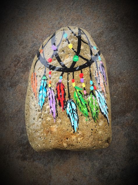 Rock painting challenge of the day... Feather #nativeamerican #dreamcatcher #colorful Native American Rock Painting, Dream Catcher Painting, Corn Painting, Painting Challenge, Indian Corn, Indian Pottery, Painted Rocks Kids, Painting Party, Rock Ideas