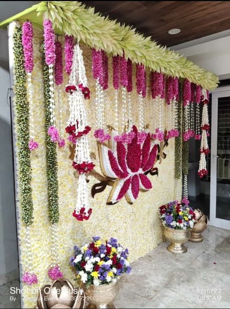 Pelli Kuthuru Event Decoration, Nalugu Backdrop, Sreemantham Decoration Ideas, Pelli Kuturu Decoration At Home, Floral Stage Decoration For Wedding, Nalugu Decoration Ideas, Background Flower Decoration For Pooja, Pelli Kuthuru Decoration, Nalugu Decoration