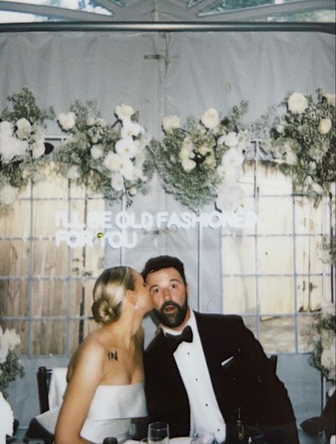 Flash film vintage modern and chic wedding, polaroid camera, 90s wedding aesthetic Film Photography Aesthetic Wedding, Polaroid Wedding Pictures, Film Camera Wedding Photography, Wedding On Film Camera, 35mm Film Wedding Photos, Polaroid Wedding Photos, Flash Photos Aesthetic, 90s Wedding Aesthetic, Film Camera Wedding