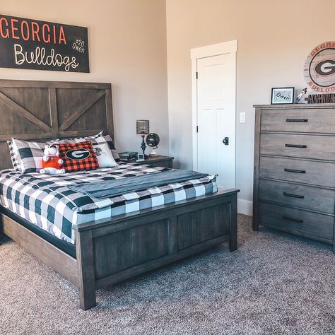 Georgia Bulldog Room, Tv In The Bedroom, Boys Football Bedroom, Georgia Farmhouse, Bedding Farmhouse, Football Bedroom, Boys Bedroom Makeover, Georgia Bulldog, Teen Boy Room