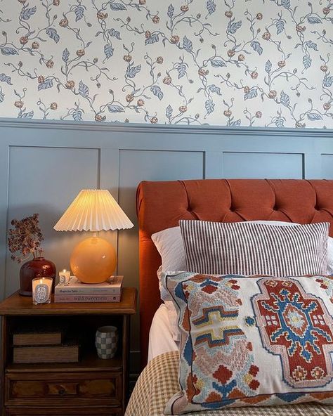 Wallpaper Above Panelling Bedroom, Panel And Wallpaper Bedroom, Paneled Bedroom Wall, Guest Bedroom Ideas Colorful, Bedroom With Wall Panelling, Cosy Colourful Bedroom, Blue Panelled Bedroom, Wallpanelling Bedroom, Panelled Bedroom Wall