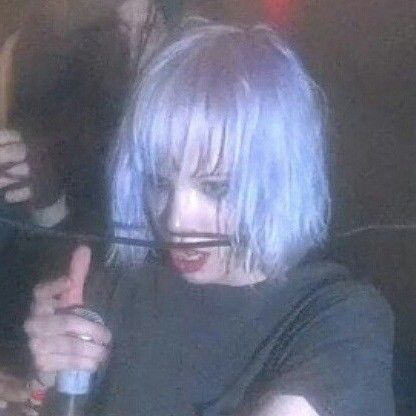 Art Refrences People, Alice Glass Crystal Castles, Aesthetic 00s, Tumblr Grunge Aesthetic, Alice Glass, Single Pic, Crystal Castles, Concert Fit, Crystal Castle