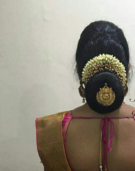 Hair style Kondai Hairstyle For Saree, Koppu Hairstyles Indian, Kondai Hairstyle, Hairstyle For Saree, Indian Bun Hairstyles, Hair Stylea, Bridal Hair Decorations, Bridal Hairstyle Indian Wedding, Hair Style On Saree